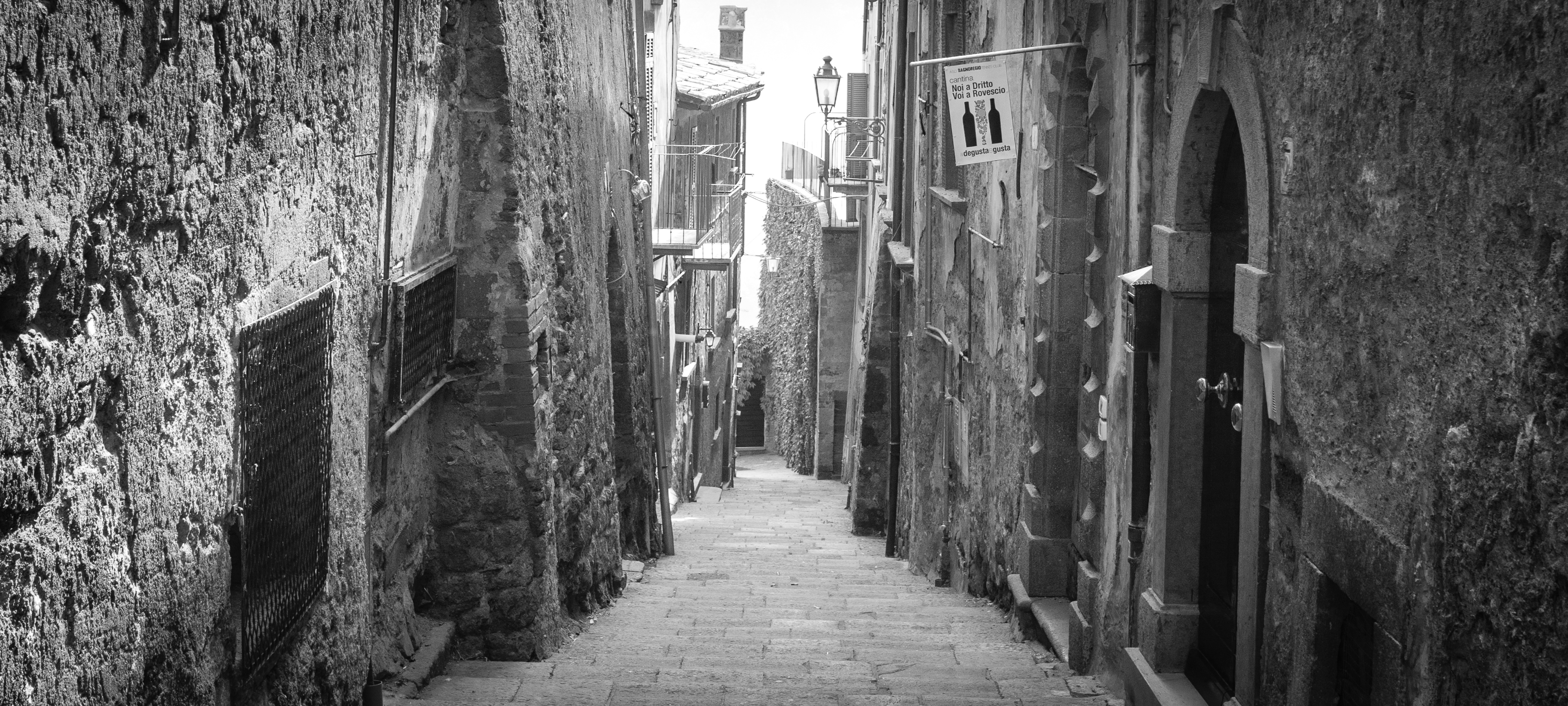 Krackelerade fasaden. Fotograf Linda Brolin