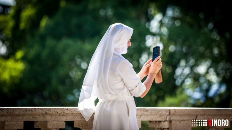 Underbar Nunna som tog Selfie i staden Tivoli. Fotograf Linda Brolin